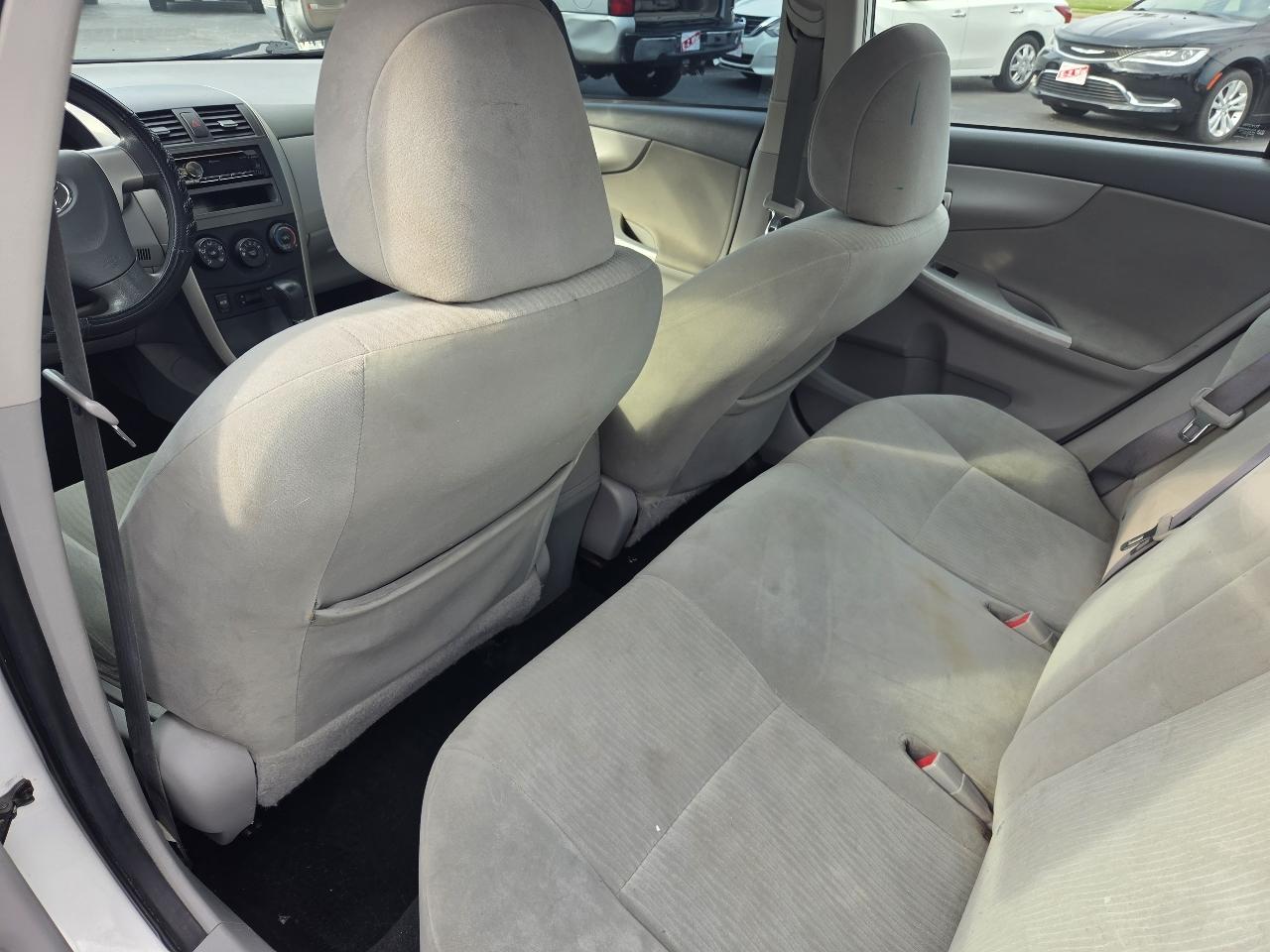 Toyota Corolla Base 5-Speed MT 2010