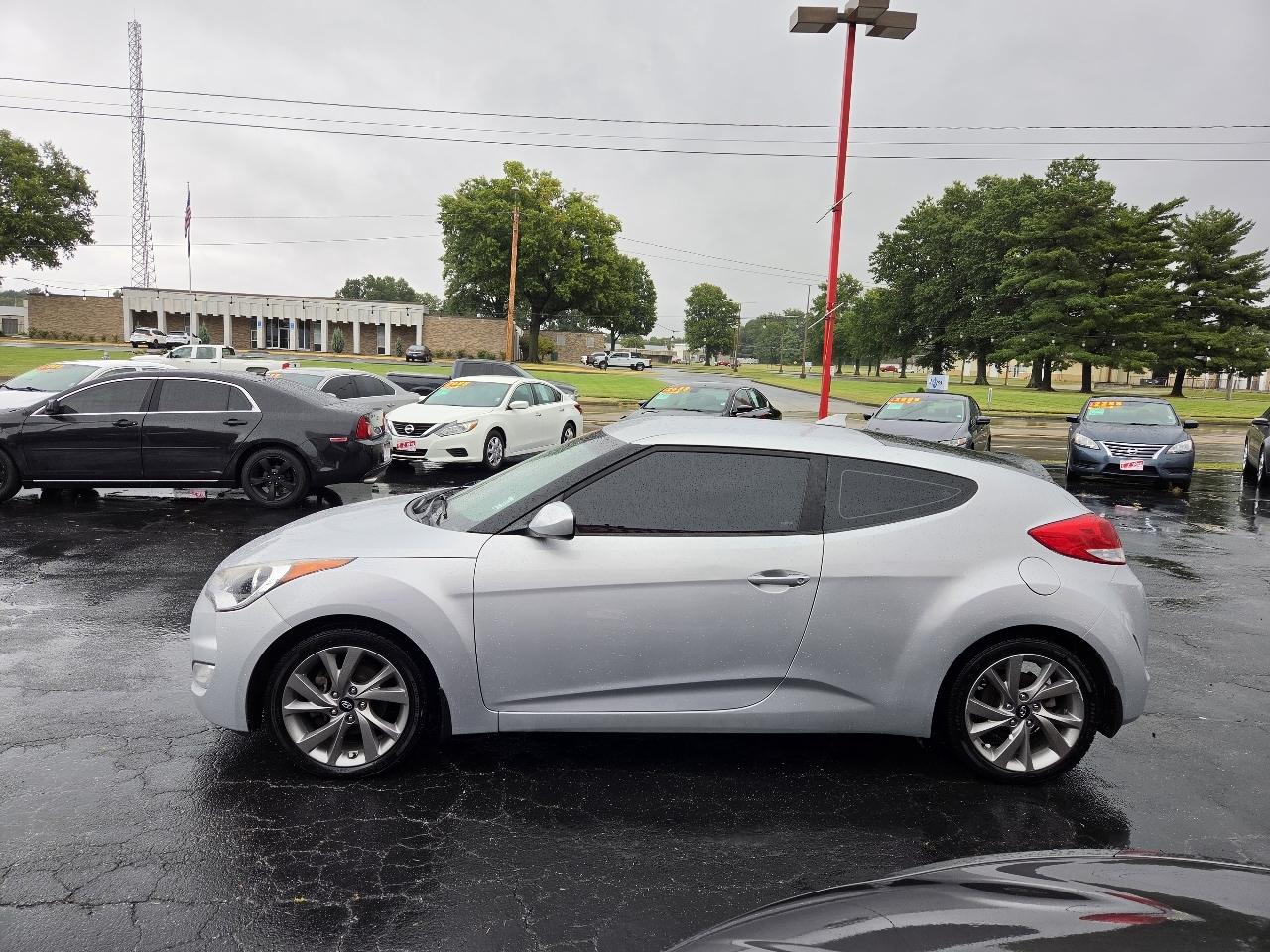 Hyundai Veloster Base 6MT 2017