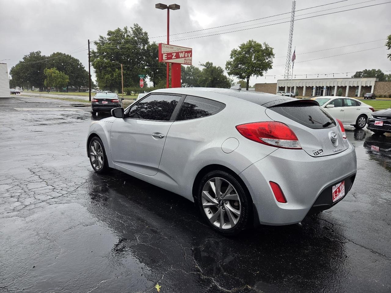 Hyundai Veloster Base 6MT 2017
