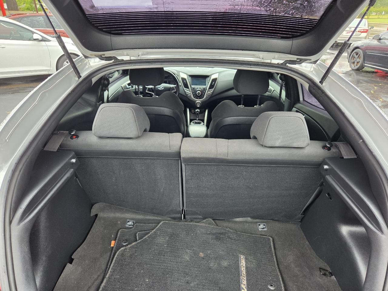 Hyundai Veloster Base 6MT 2017