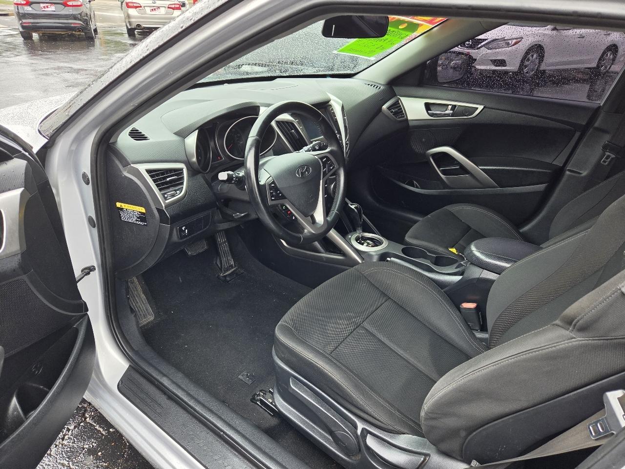 Hyundai Veloster Base 6MT 2017