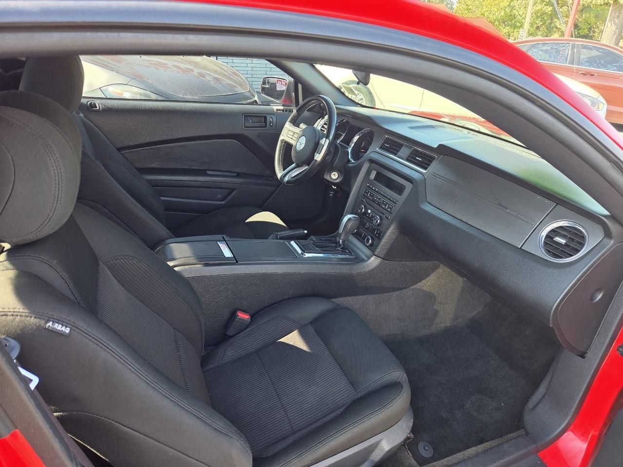 Ford Mustang V6 Coupe 2013