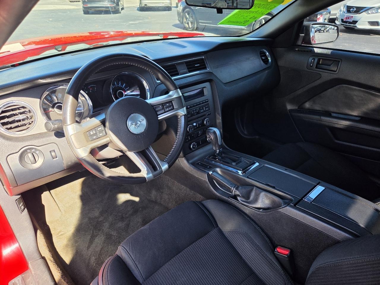 Ford Mustang V6 Coupe 2013