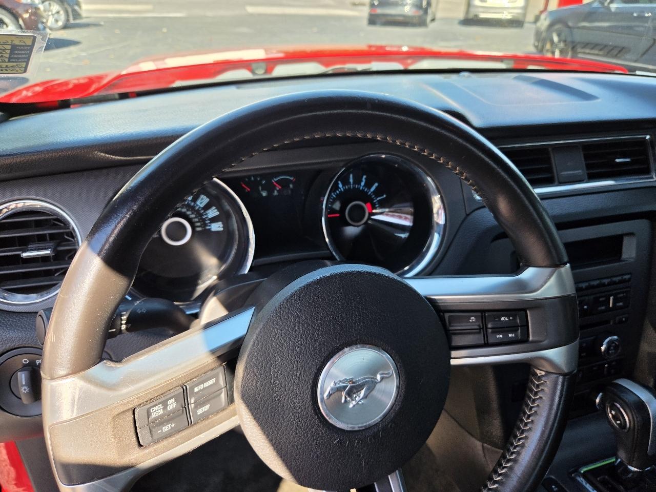 Ford Mustang V6 Coupe 2013
