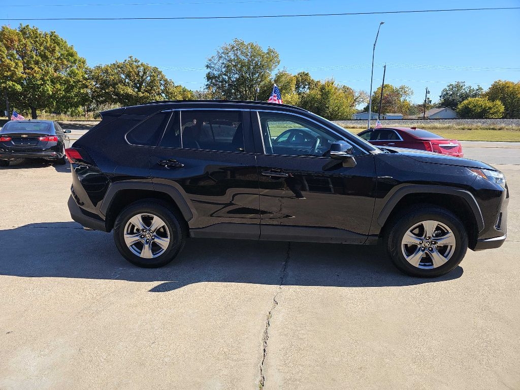 2024 Toyota RAV4 XLE photo 2