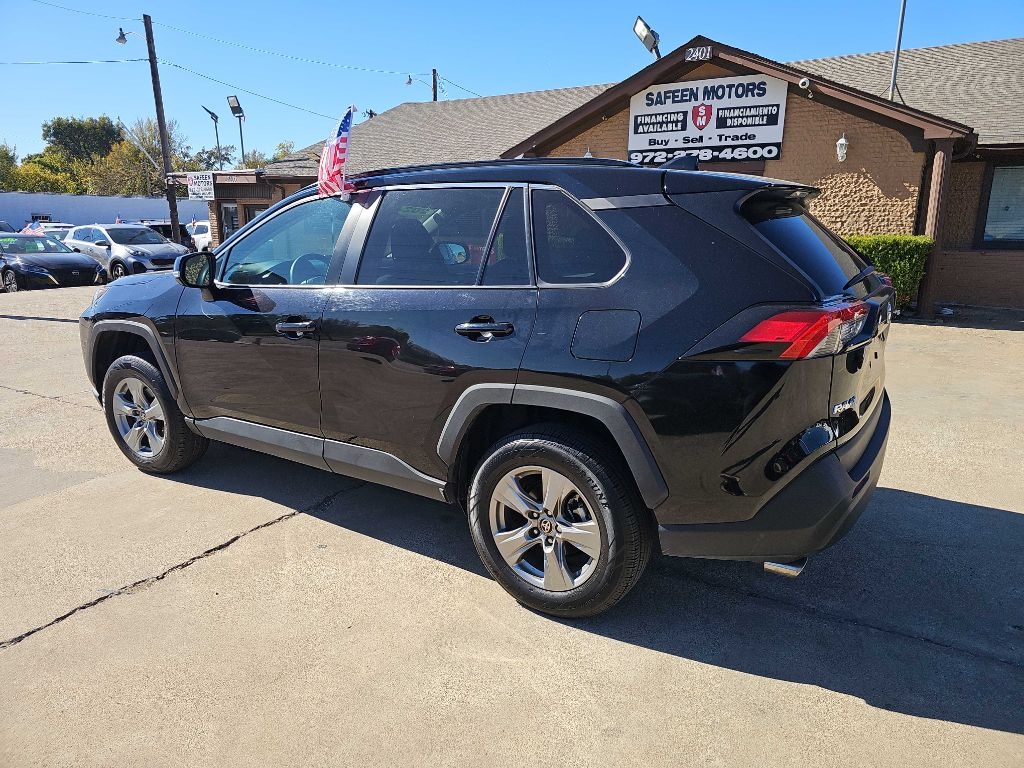 2024 Toyota RAV4 XLE photo 3