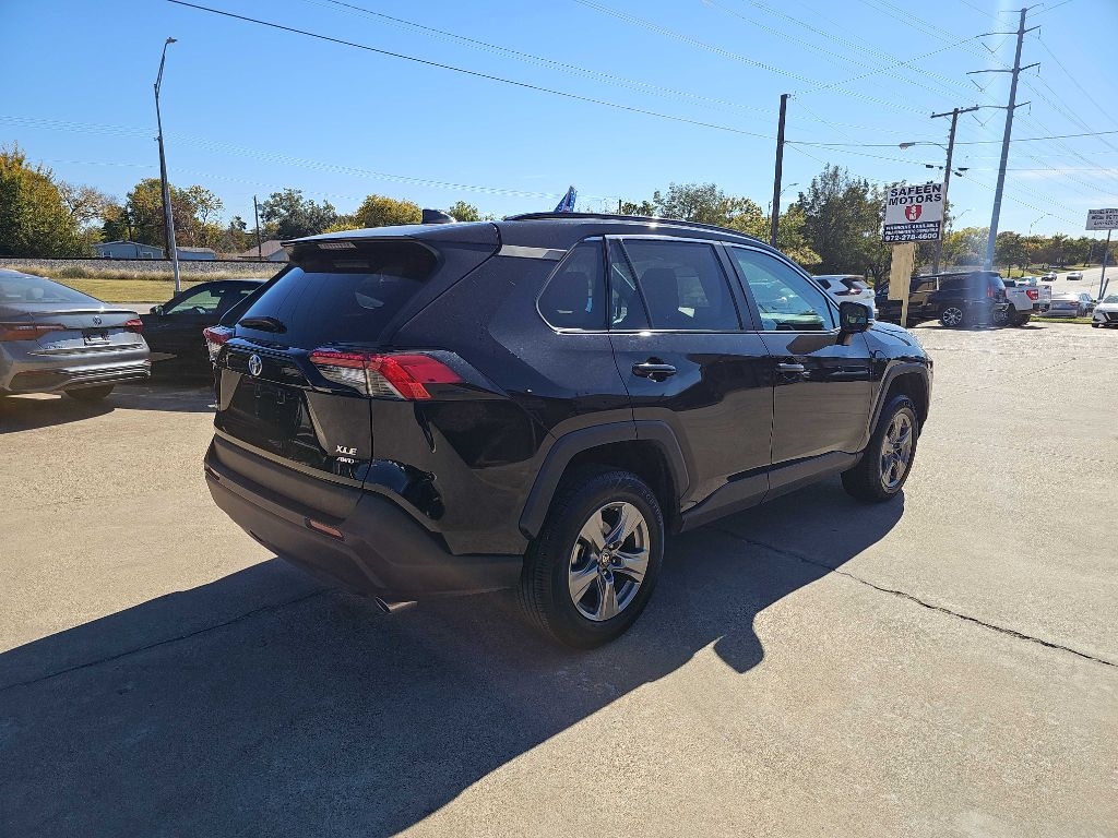 2024 Toyota RAV4 XLE photo 4