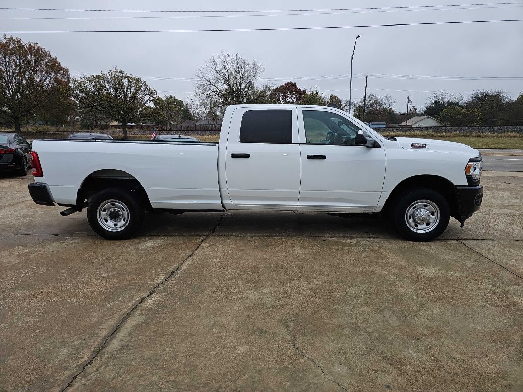 RAM 2500 Tradesman 4x2 Crew Cab 8' Box 2022