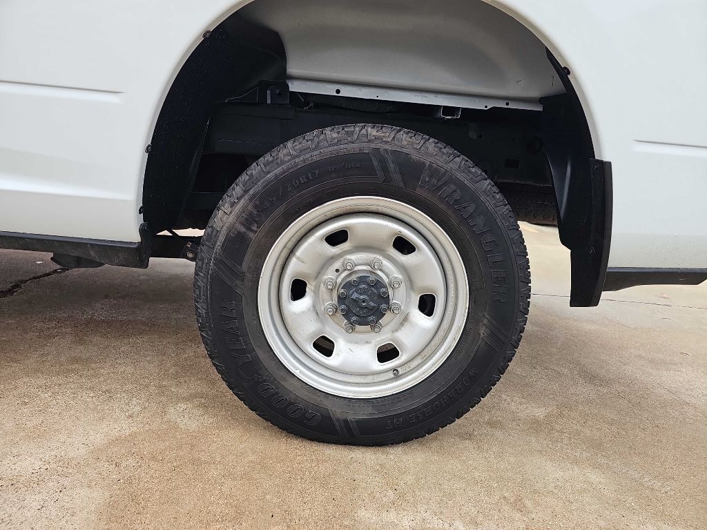 RAM 2500 Tradesman 4x2 Crew Cab 8' Box 2022