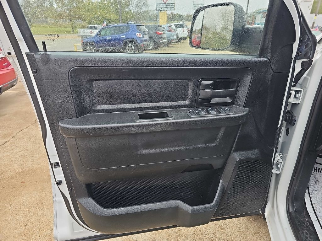 RAM 2500 Tradesman 4x2 Crew Cab 8' Box 2022