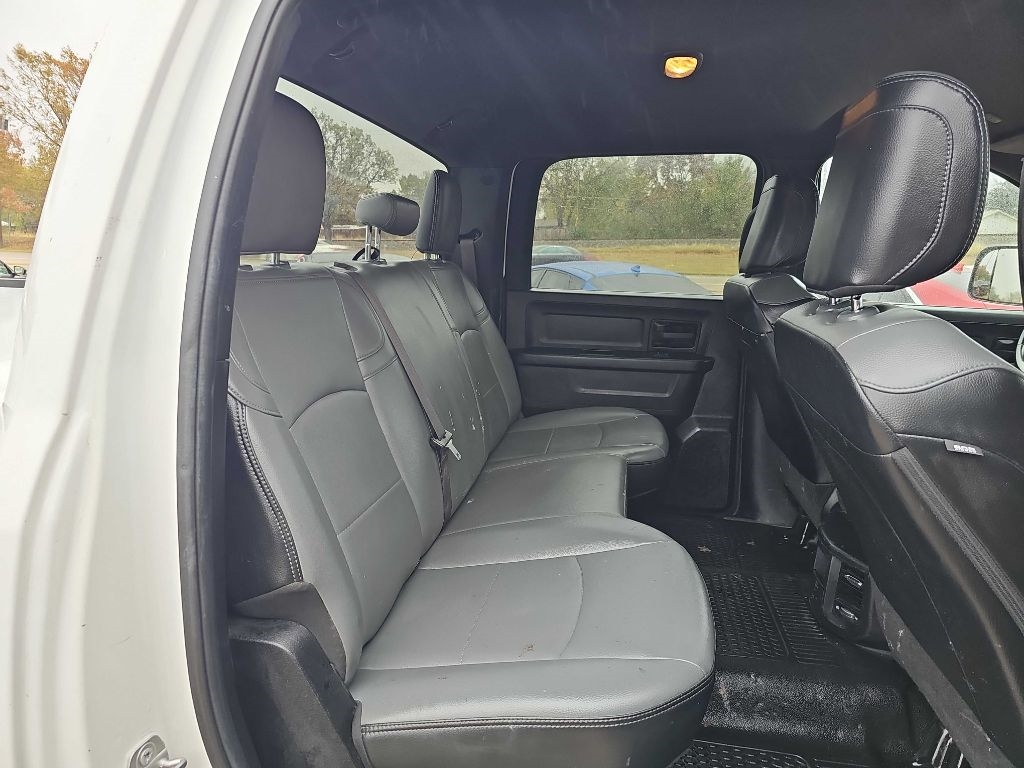RAM 2500 Tradesman 4x2 Crew Cab 8' Box 2022