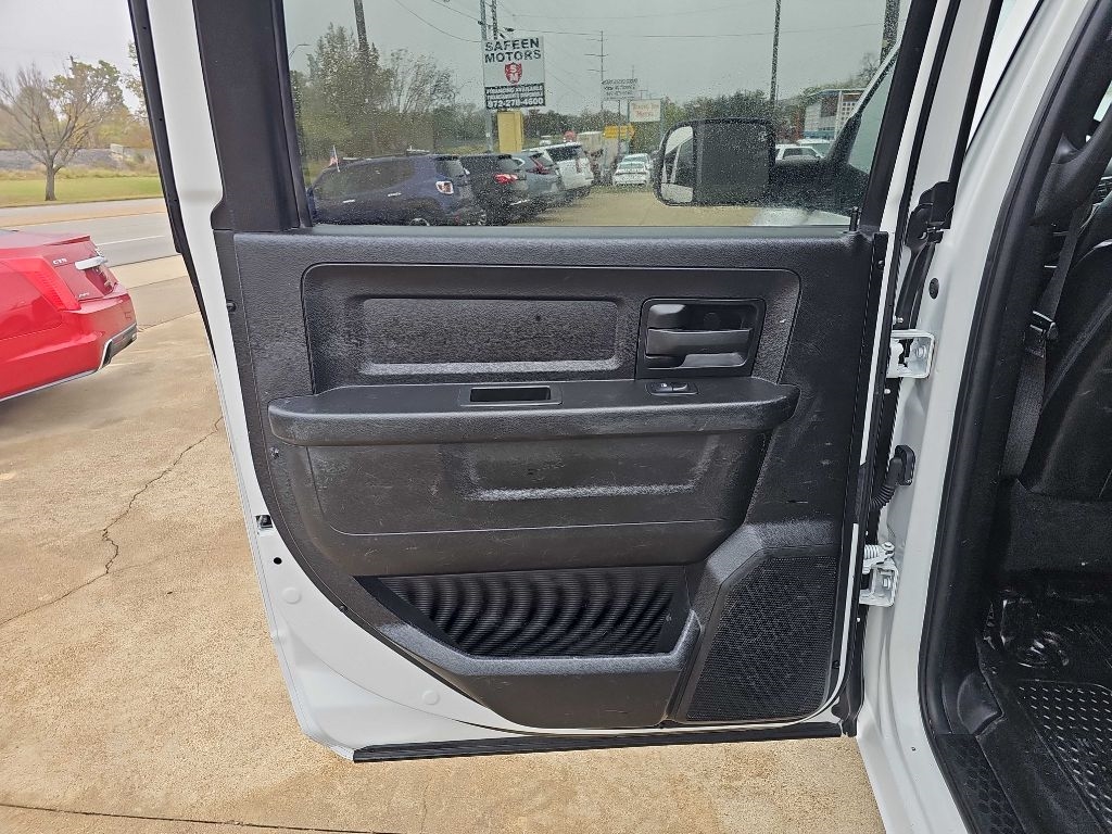 RAM 2500 Tradesman 4x2 Crew Cab 8' Box 2022