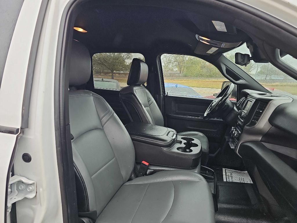 RAM 2500 Tradesman 4x2 Crew Cab 8' Box 2022