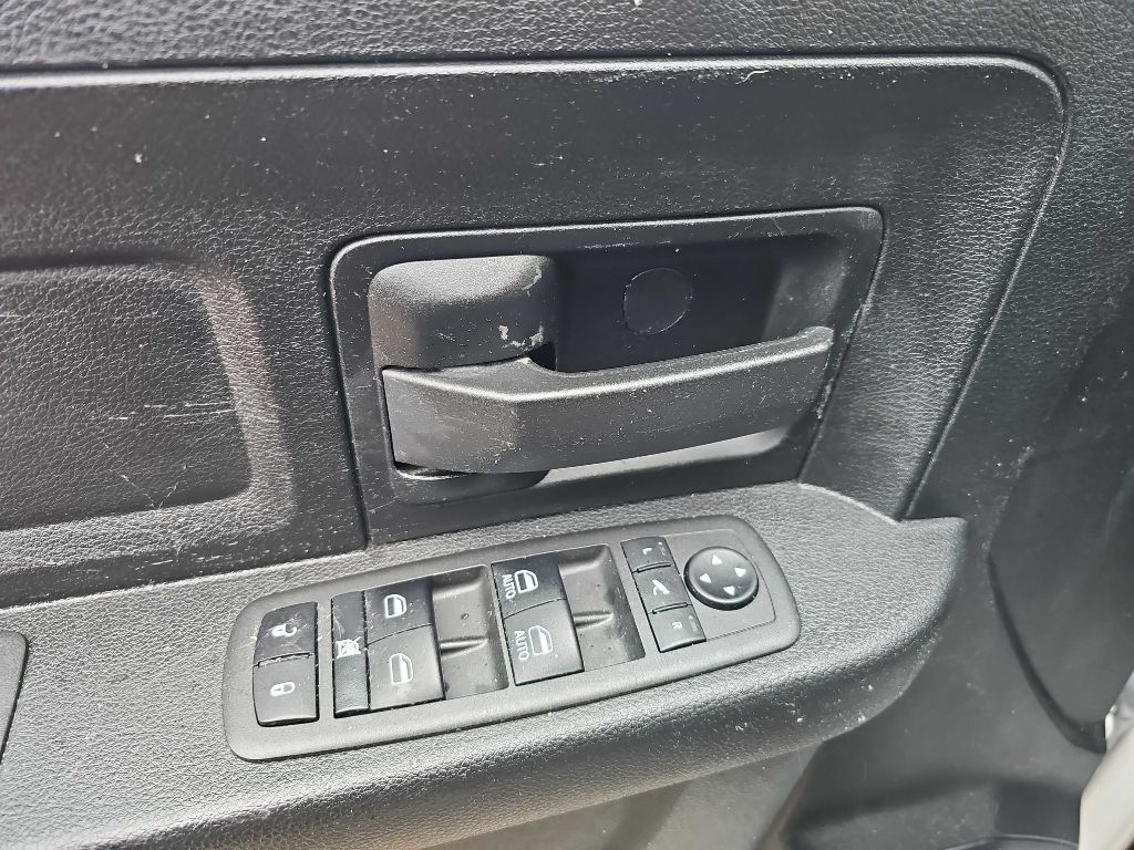 RAM 2500 Tradesman 4x2 Crew Cab 8' Box 2022