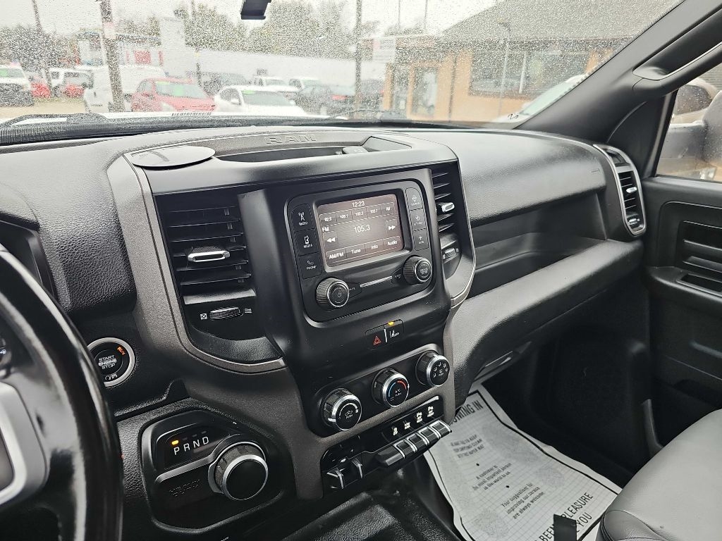 RAM 2500 Tradesman 4x2 Crew Cab 8' Box 2022