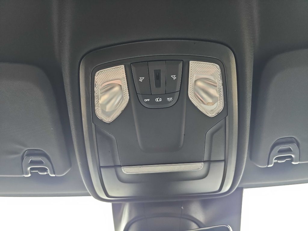 RAM 2500 Tradesman 4x2 Crew Cab 8' Box 2022