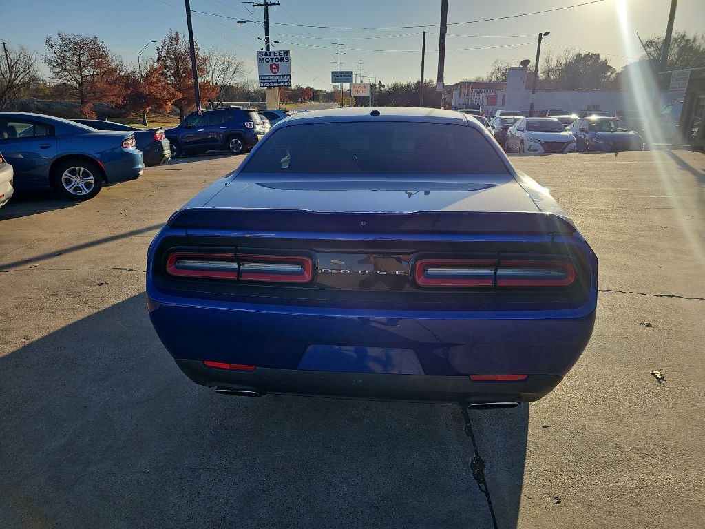 Dodge Challenger SXT RWD 2020