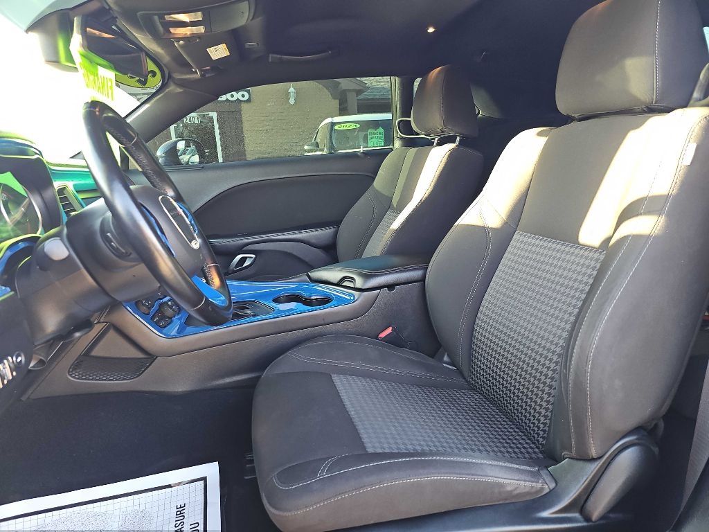 Dodge Challenger SXT RWD 2020