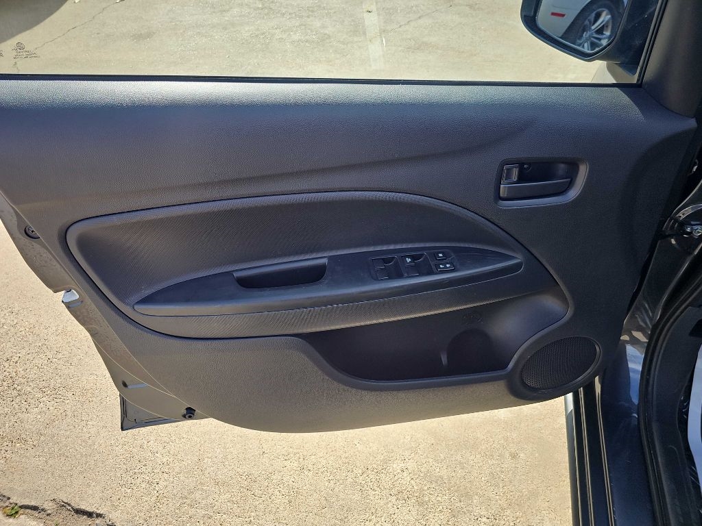 Mitsubishi Mirage ES CVT 2024