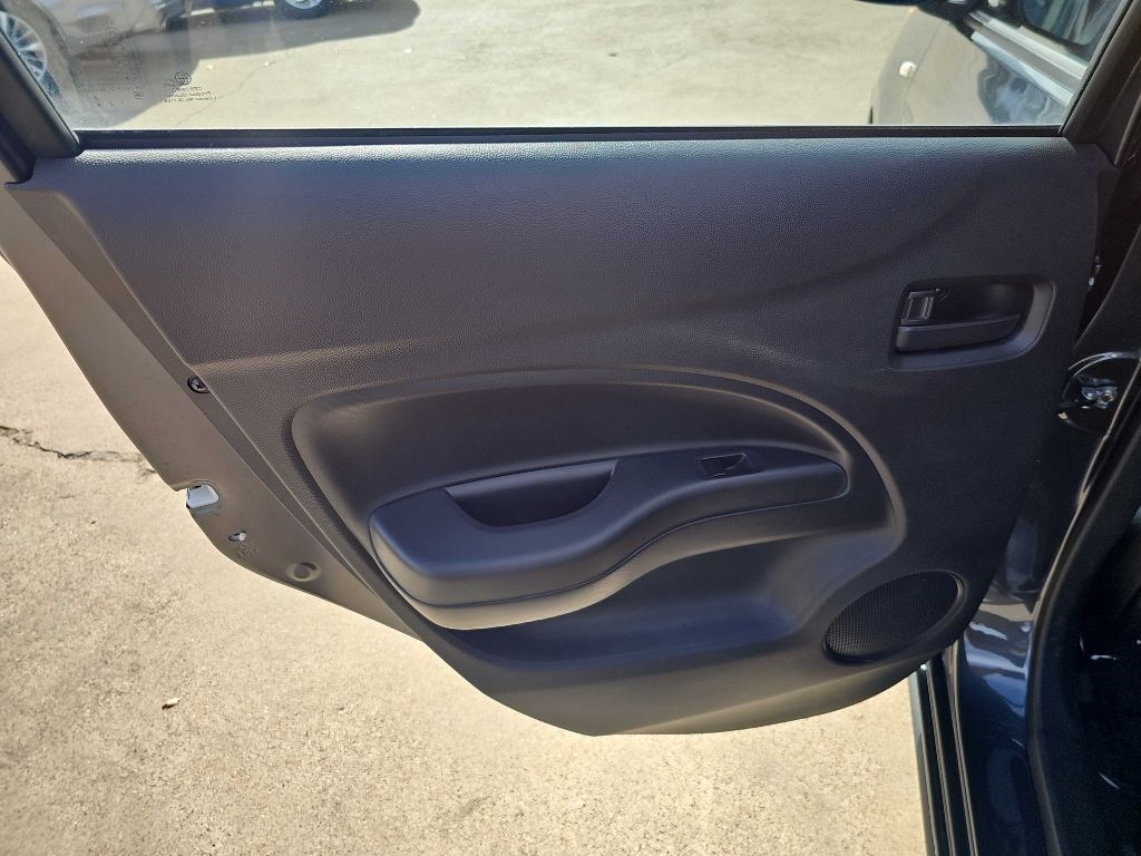 Mitsubishi Mirage ES CVT 2024