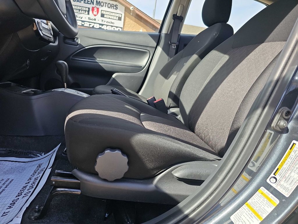 Mitsubishi Mirage ES CVT 2024