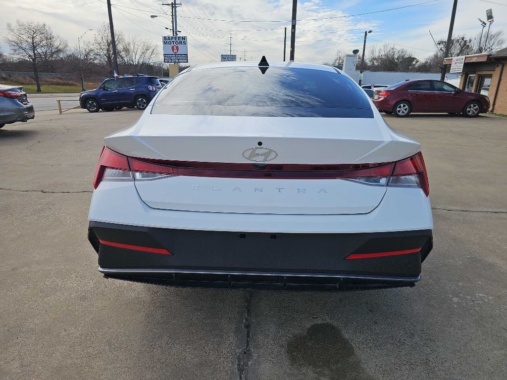 Hyundai Elantra SE IVT 2025