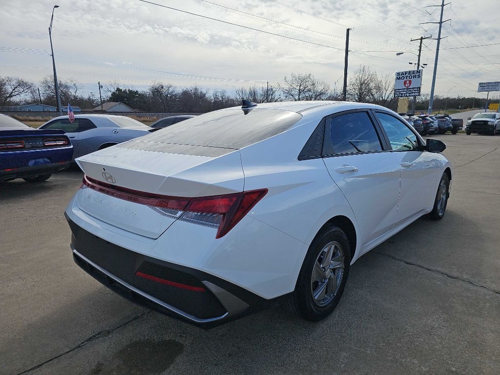 Hyundai Elantra SE IVT 2025