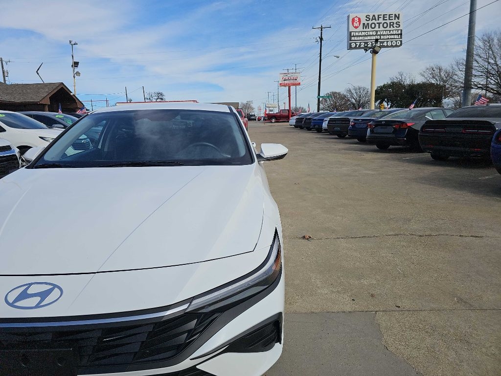 Hyundai Elantra SE IVT 2025