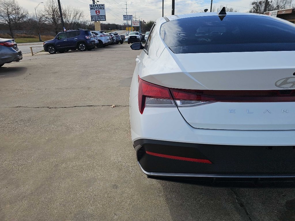 Hyundai Elantra SE IVT 2025