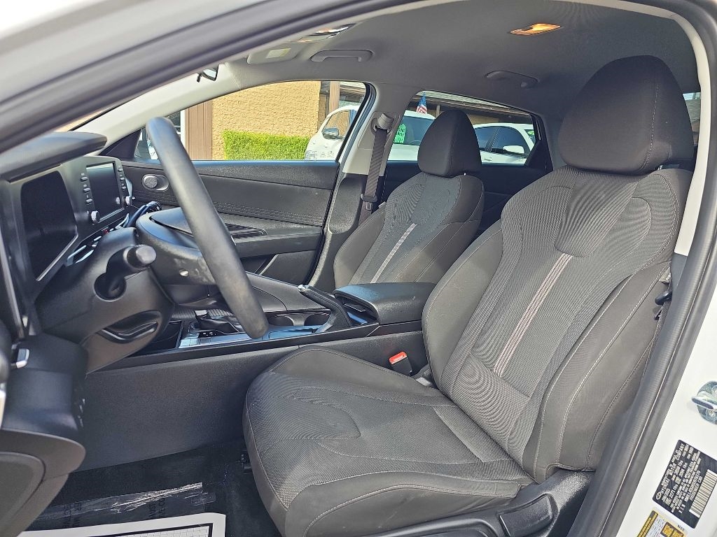 Hyundai Elantra SE IVT 2025