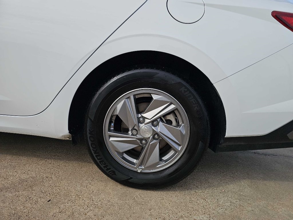 Hyundai Elantra SE IVT 2025