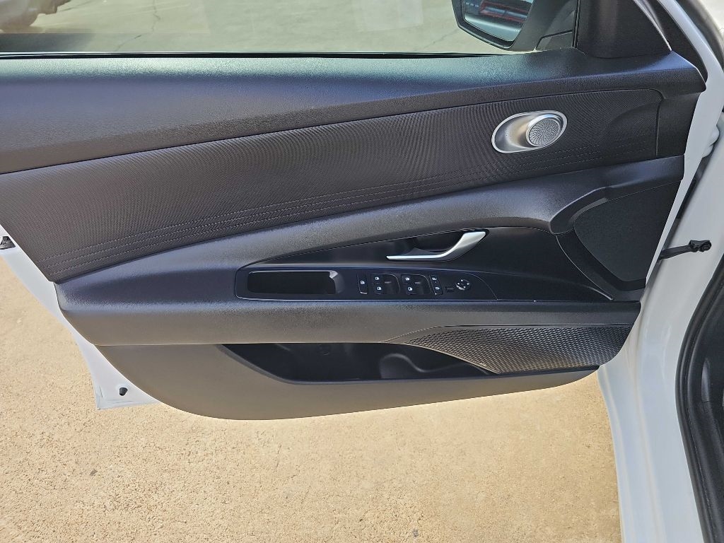 Hyundai Elantra SE IVT 2025