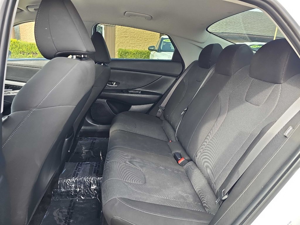 Hyundai Elantra SE IVT 2025