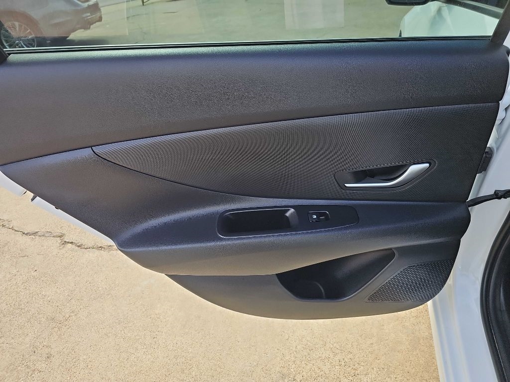 Hyundai Elantra SE IVT 2025