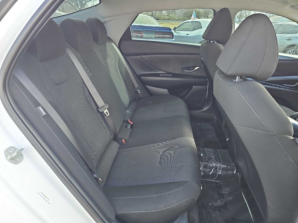 Hyundai Elantra SE IVT 2025