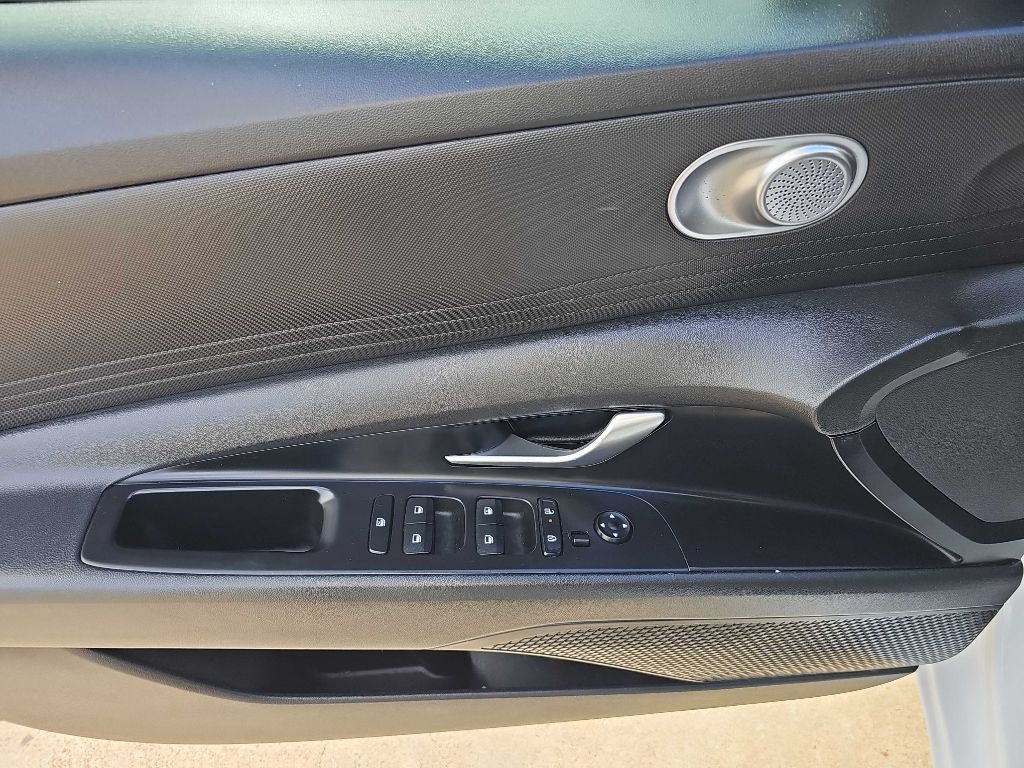 Hyundai Elantra SE IVT 2025