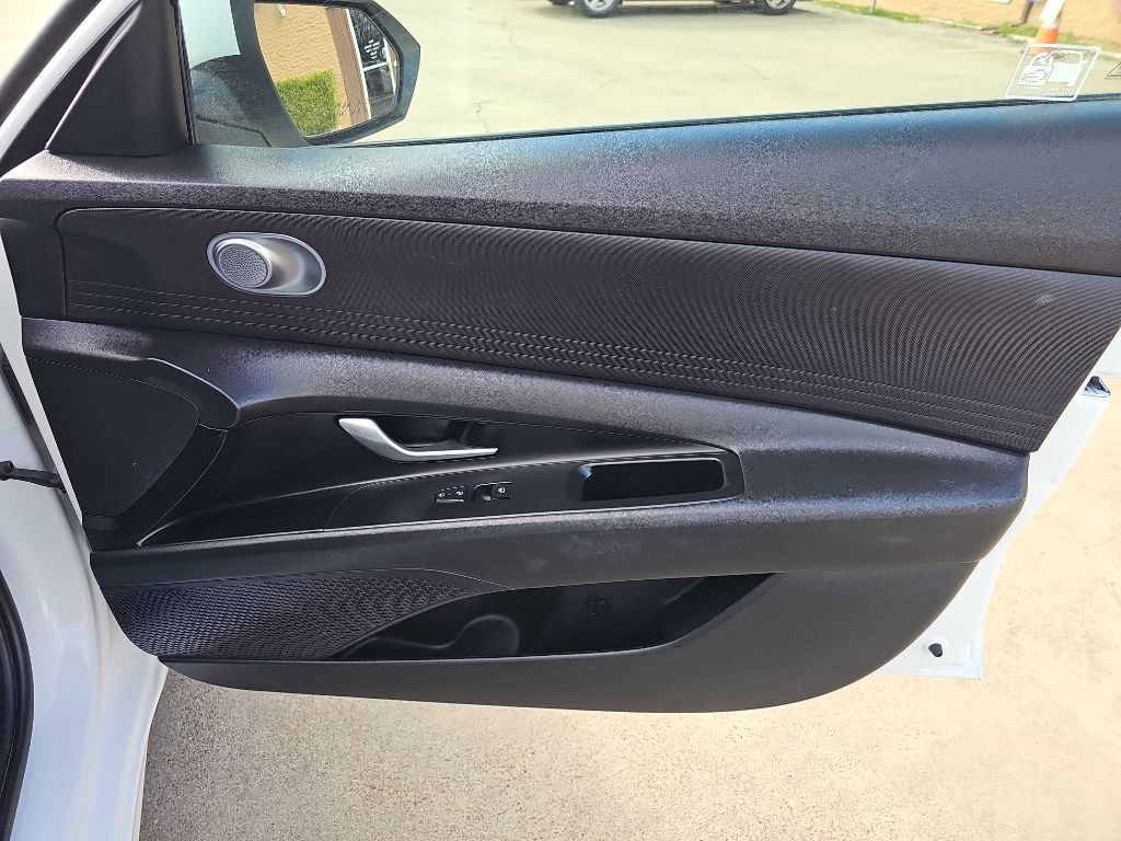 Hyundai Elantra SE IVT 2025