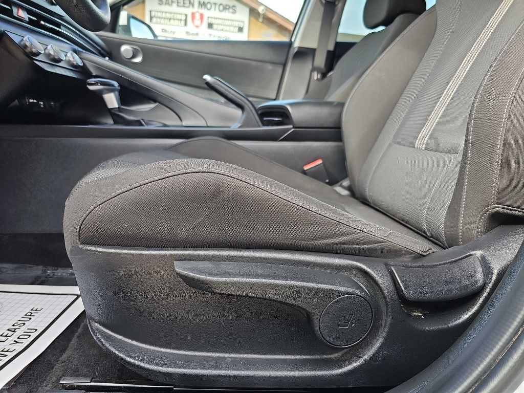 Hyundai Elantra SE IVT 2025