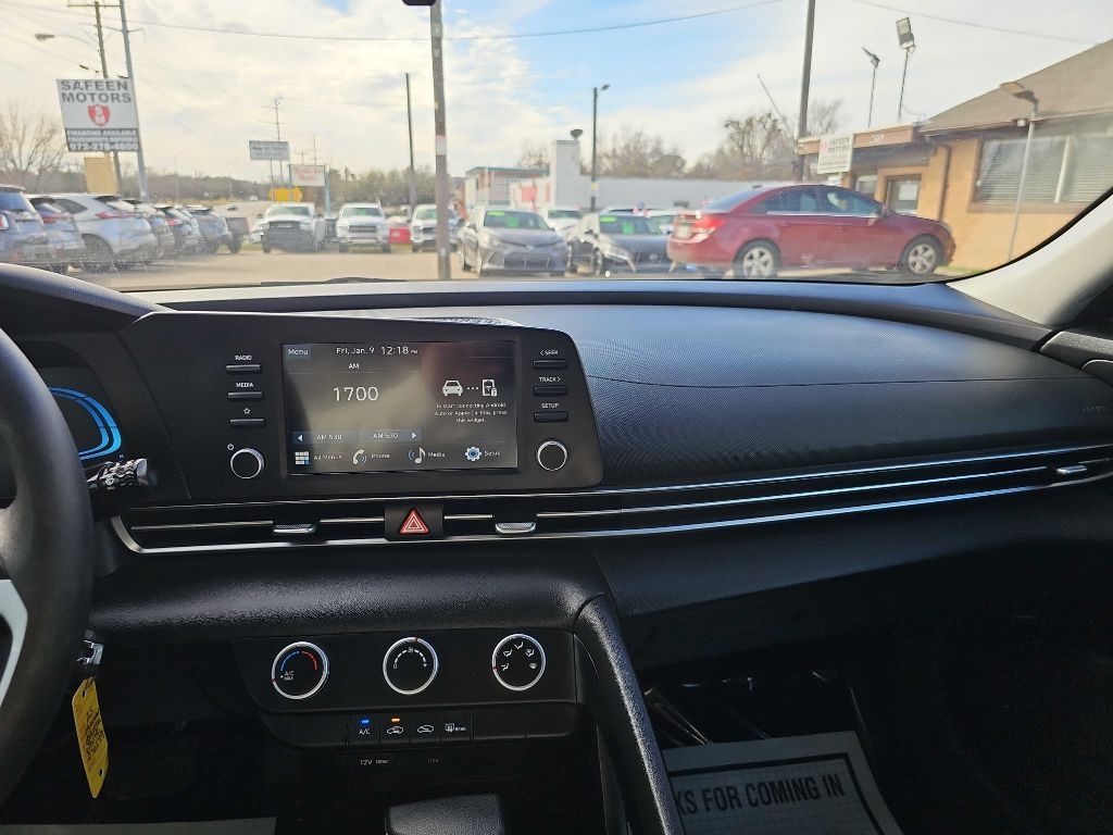 Hyundai Elantra SE IVT 2025