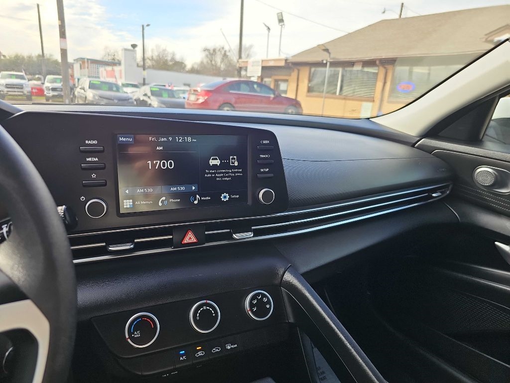 Hyundai Elantra SE IVT 2025