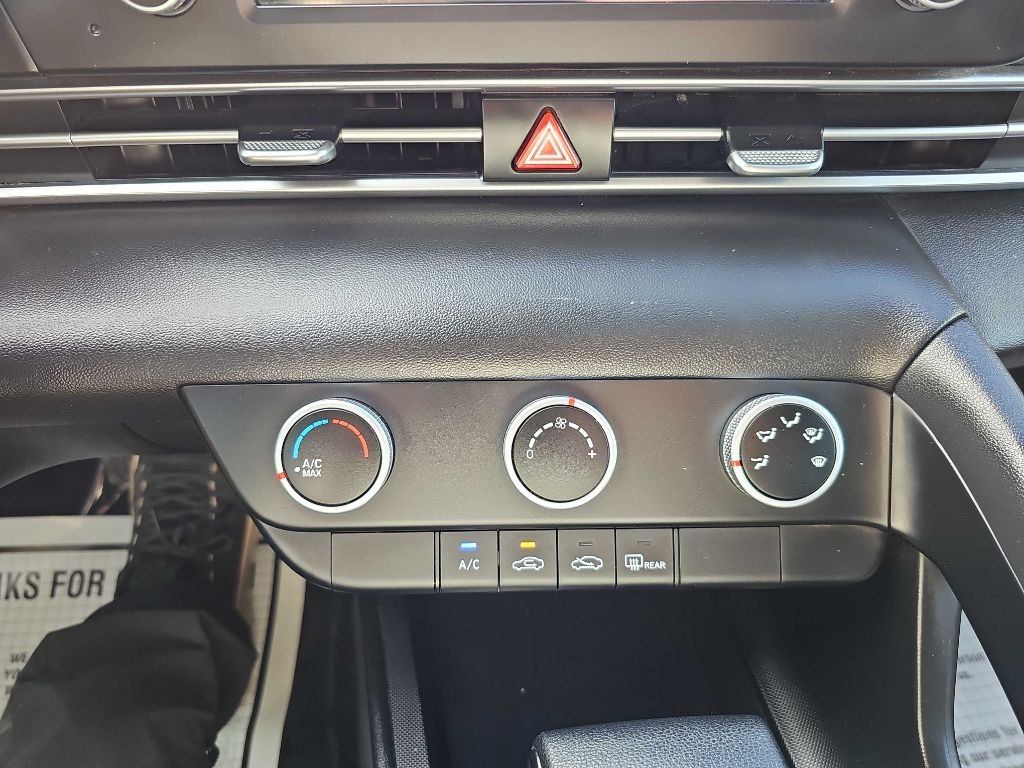 Hyundai Elantra SE IVT 2025