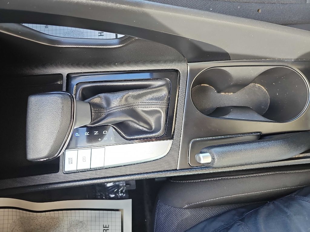 Hyundai Elantra SE IVT 2025