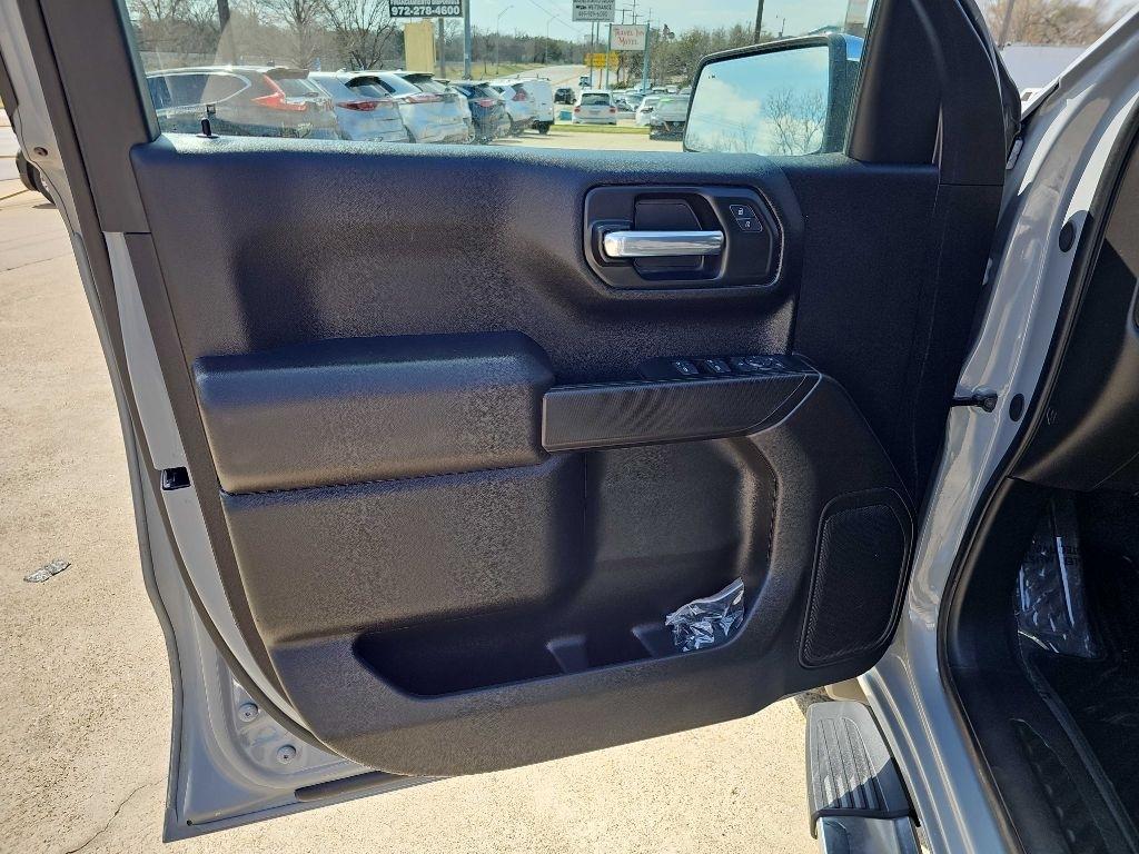 GMC Sierra 1500 4WD Crew Cab 147" Pro 2024