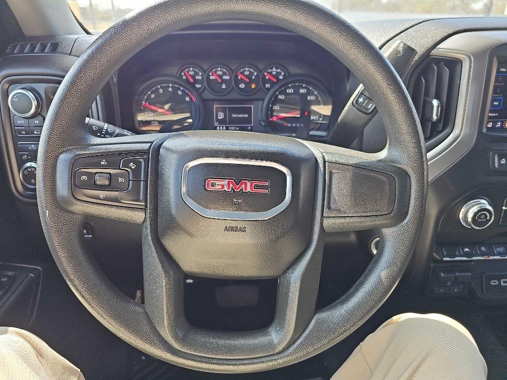 GMC Sierra 1500 4WD Crew Cab 147" Pro 2024