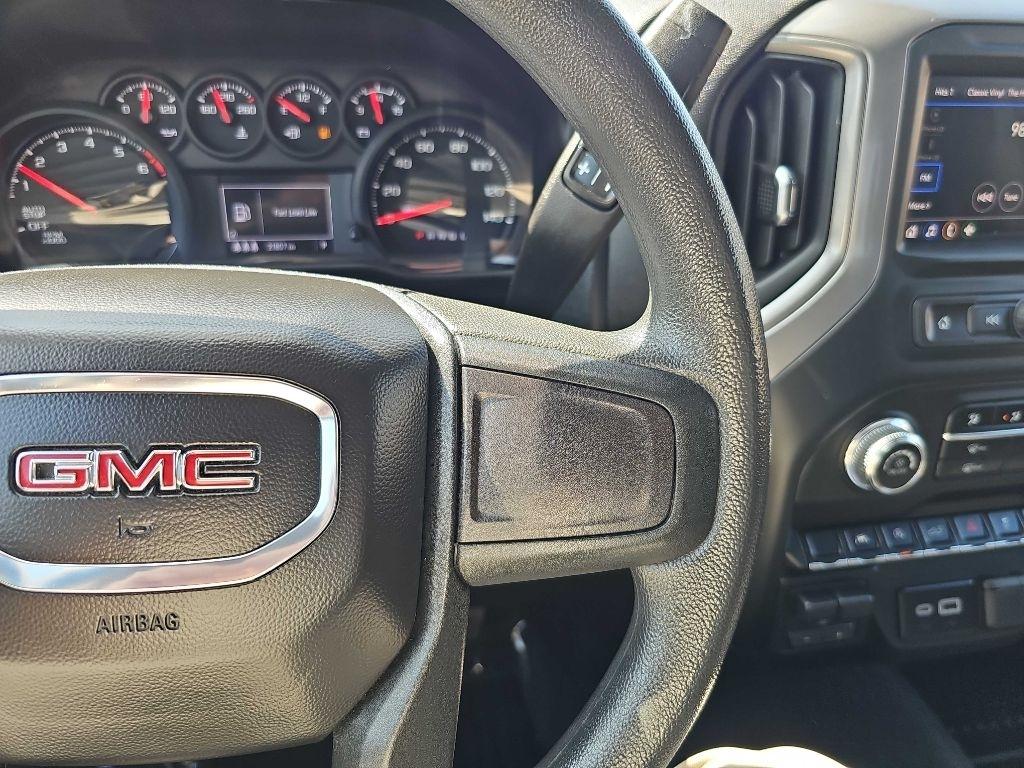 GMC Sierra 1500 4WD Crew Cab 147" Pro 2024