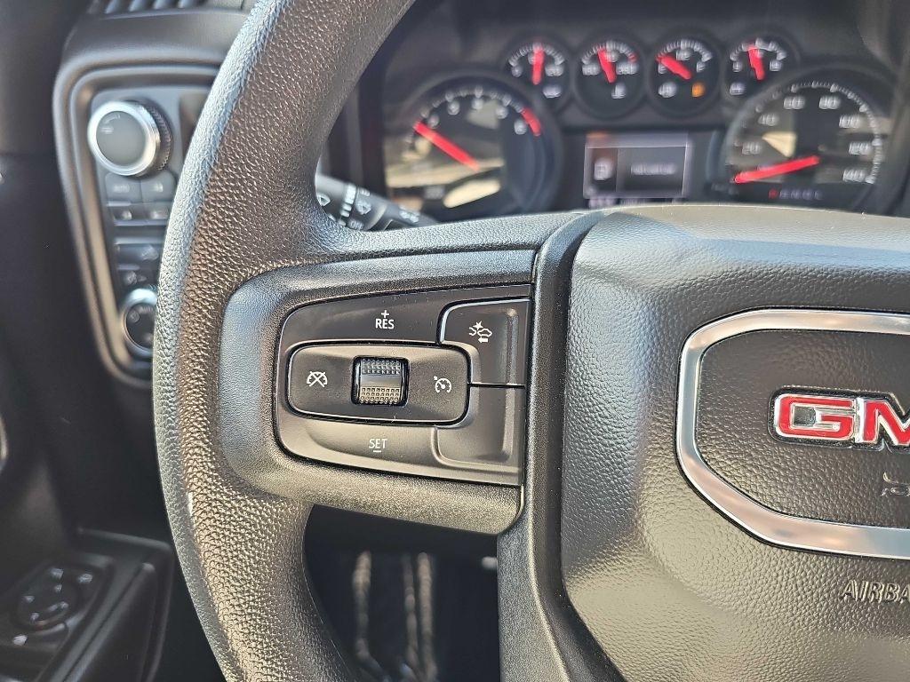 GMC Sierra 1500 4WD Crew Cab 147" Pro 2024