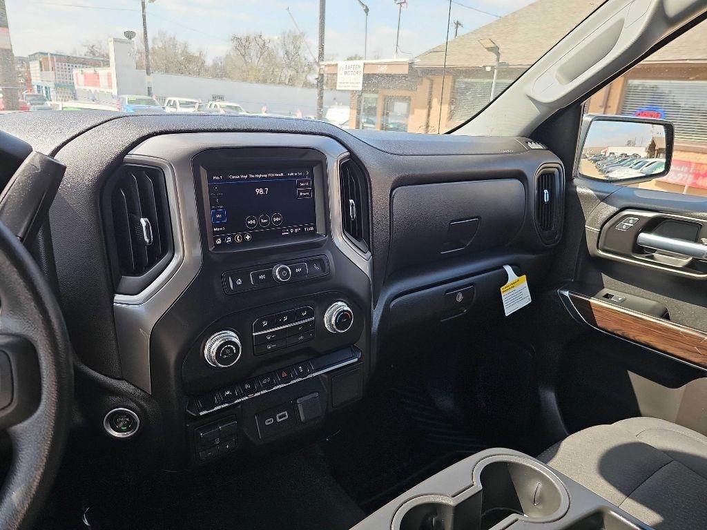 GMC Sierra 1500 4WD Crew Cab 147" Pro 2024