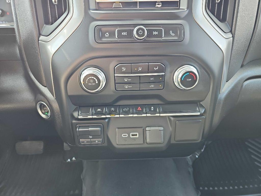 GMC Sierra 1500 4WD Crew Cab 147" Pro 2024