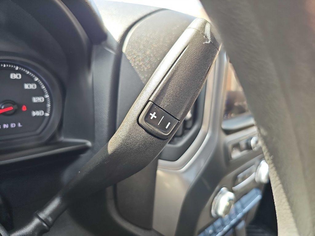 GMC Sierra 1500 4WD Crew Cab 147" Pro 2024