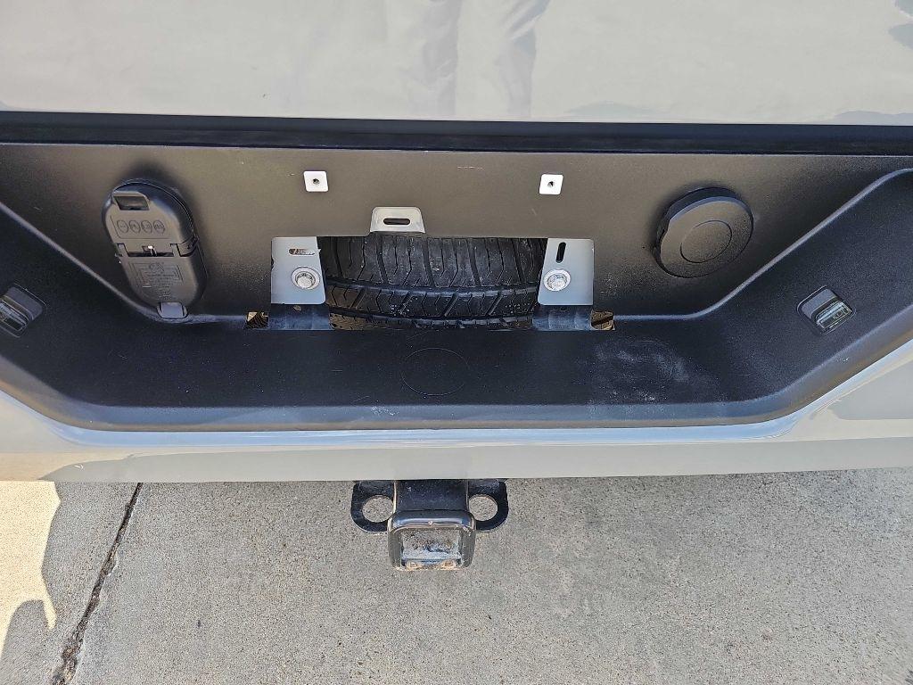 GMC Sierra 1500 4WD Crew Cab 147" Pro 2024